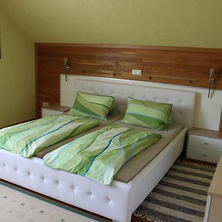 Ferienwohnung Und Gaestezimmer Gaspar Halbenrain Bagian luar foto