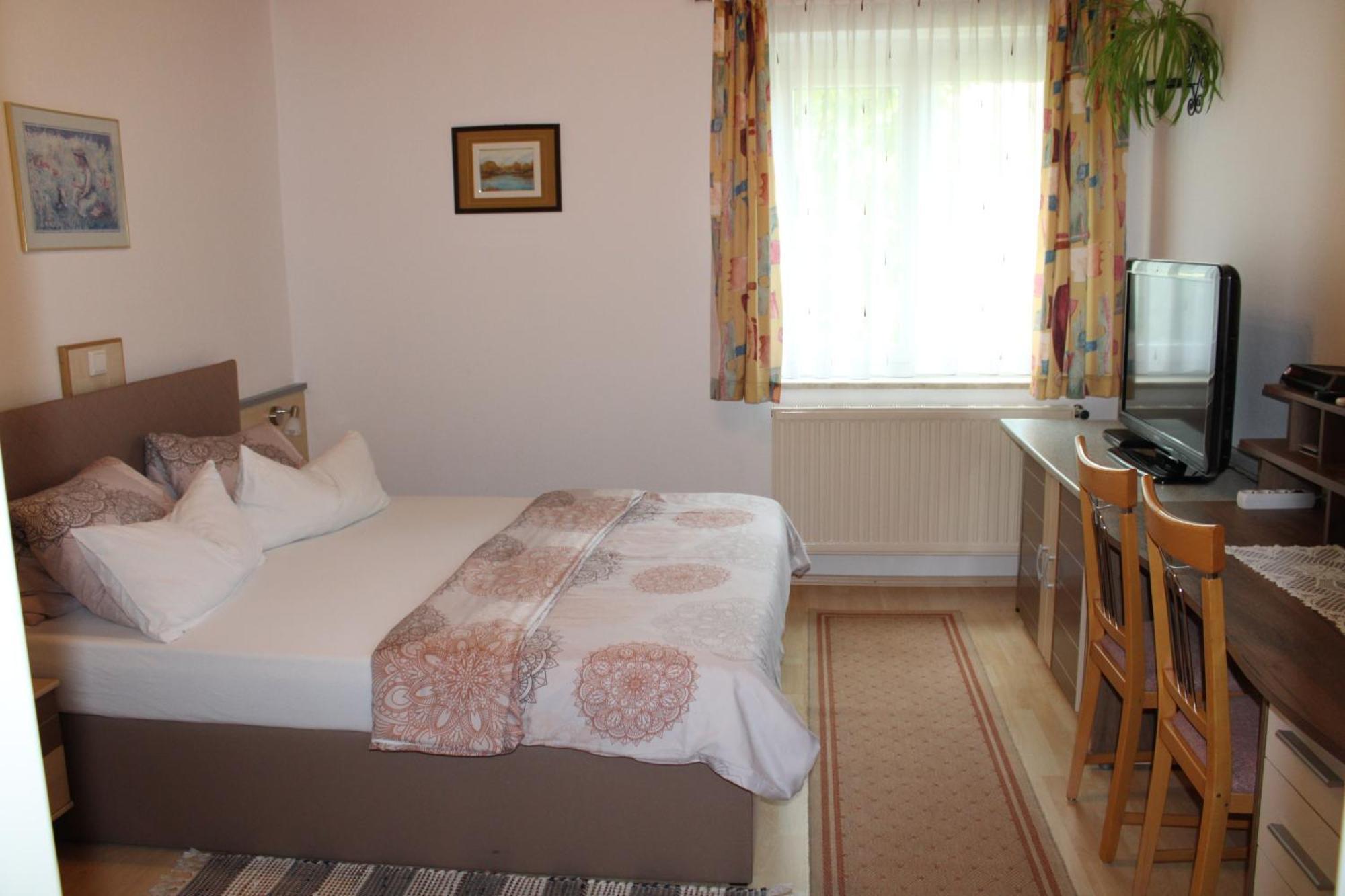 Ferienwohnung Und Gaestezimmer Gaspar Halbenrain Bagian luar foto