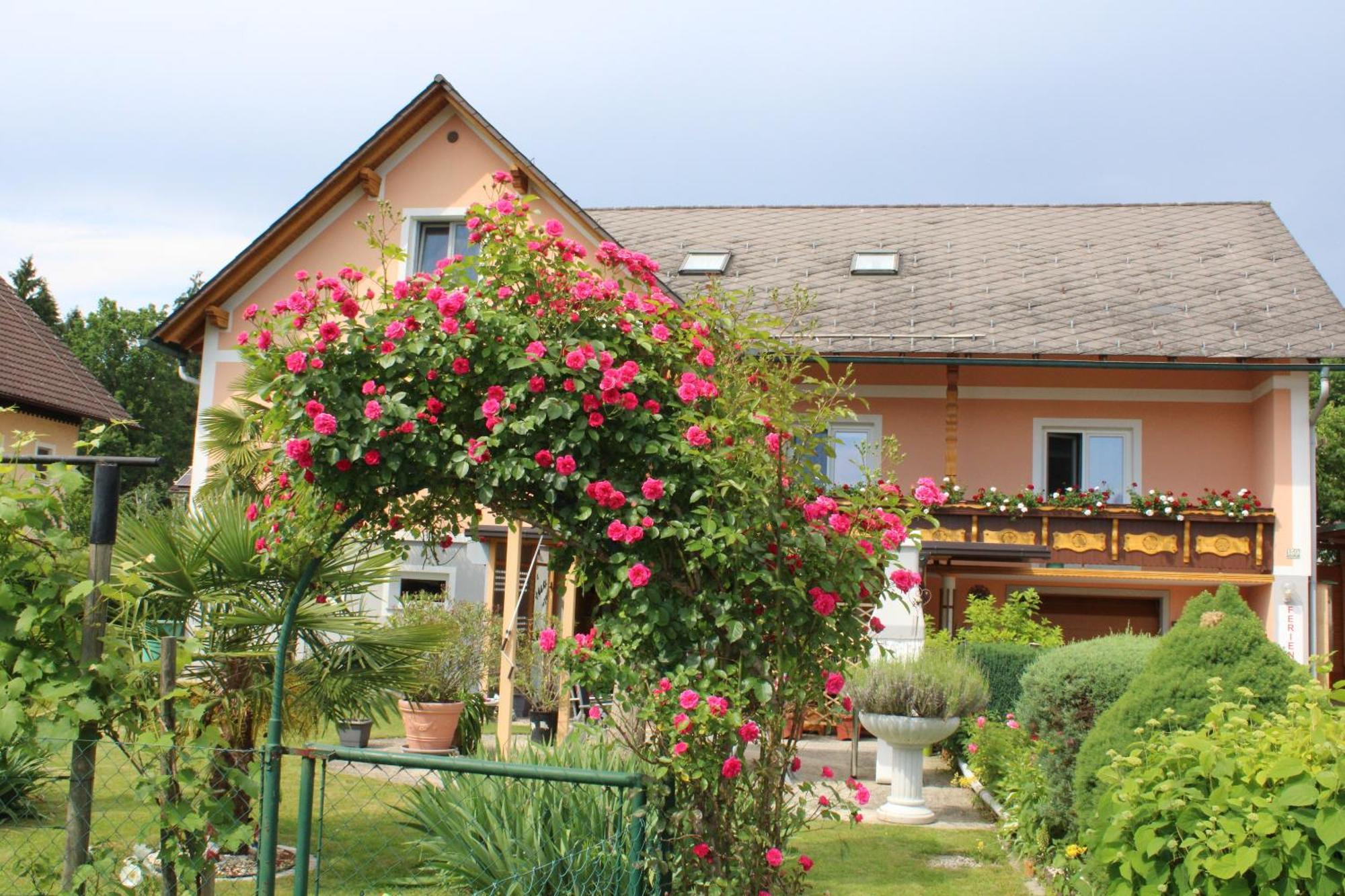 Ferienwohnung Und Gaestezimmer Gaspar Halbenrain Bagian luar foto